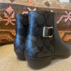 Coach Dany bootie ankle boots in black signature canvas and leather. 9.5 - 40